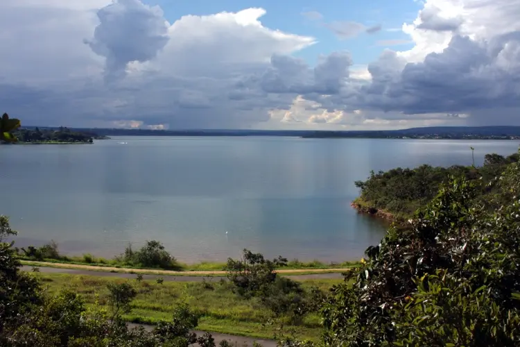 O lago artificial Paranoá, em Brasília. (Foto: Reprodução Internet)