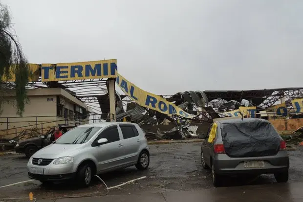 Terminal rodovíario de Taquarituba ficou destruído. (Foto: Ricardo Ossandon/Igreja do Evangelho Quadrangular)