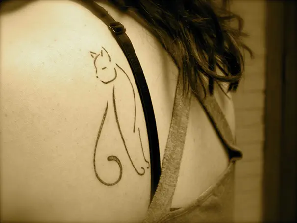 minimalistic-cat-tattoo-12__605 viktorija g