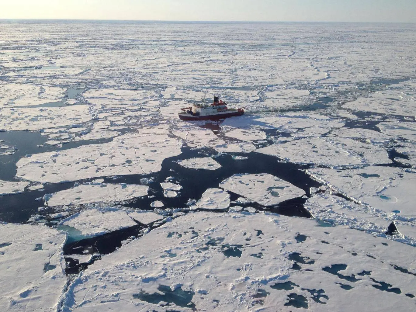 Os cientistas coletaram amostras de gelo do Ártico, no Oceano Ártico central. 